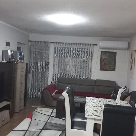 Apartmani ,,Bato,, เซียนิตซา ภายนอก รูปภาพ