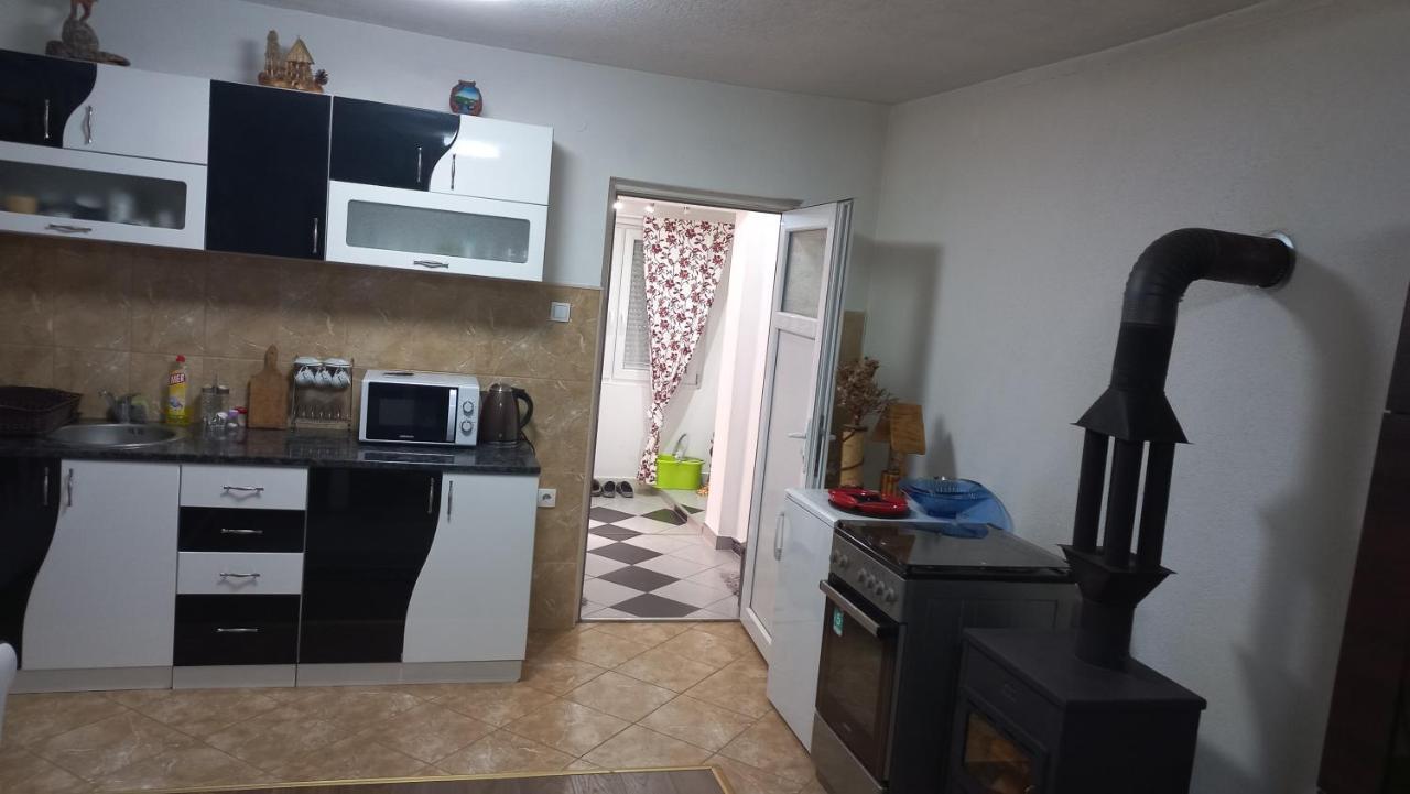 Apartmani ,,Bato,, เซียนิตซา ภายนอก รูปภาพ